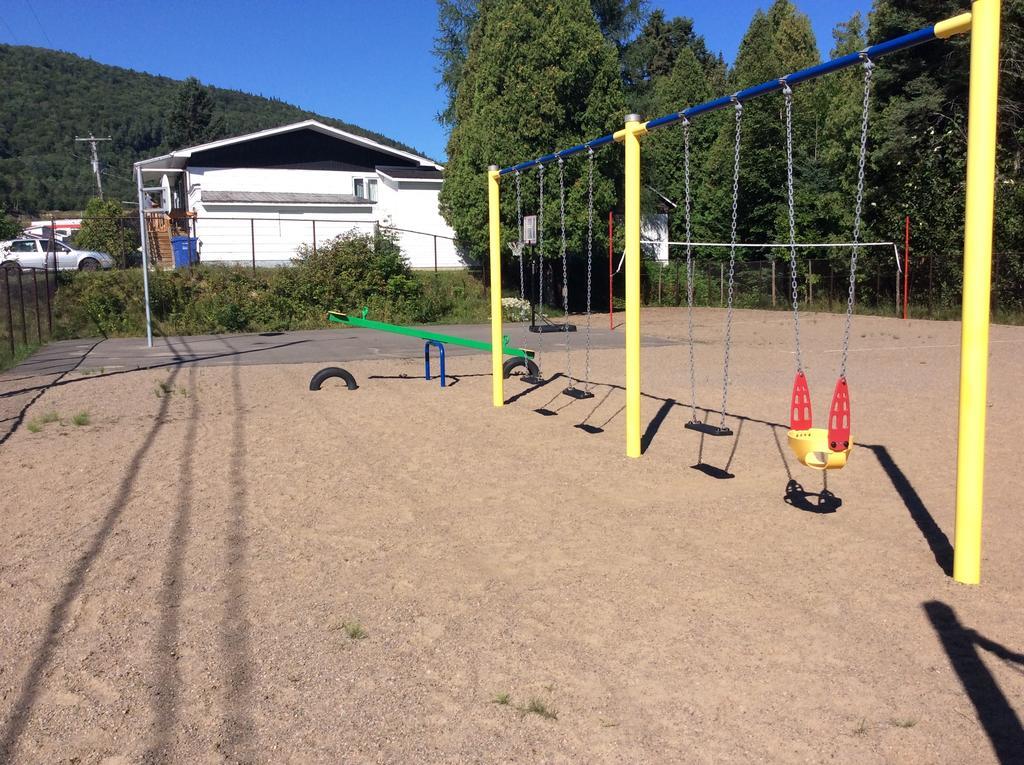 Camping Le 4 Chemins LʼAnse-Saint-Jean Rom bilde