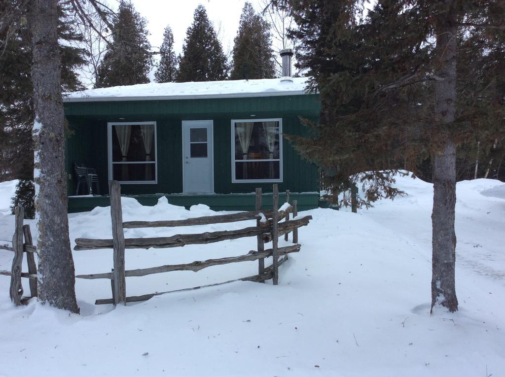 Camping Le 4 Chemins LʼAnse-Saint-Jean Eksteriør bilde