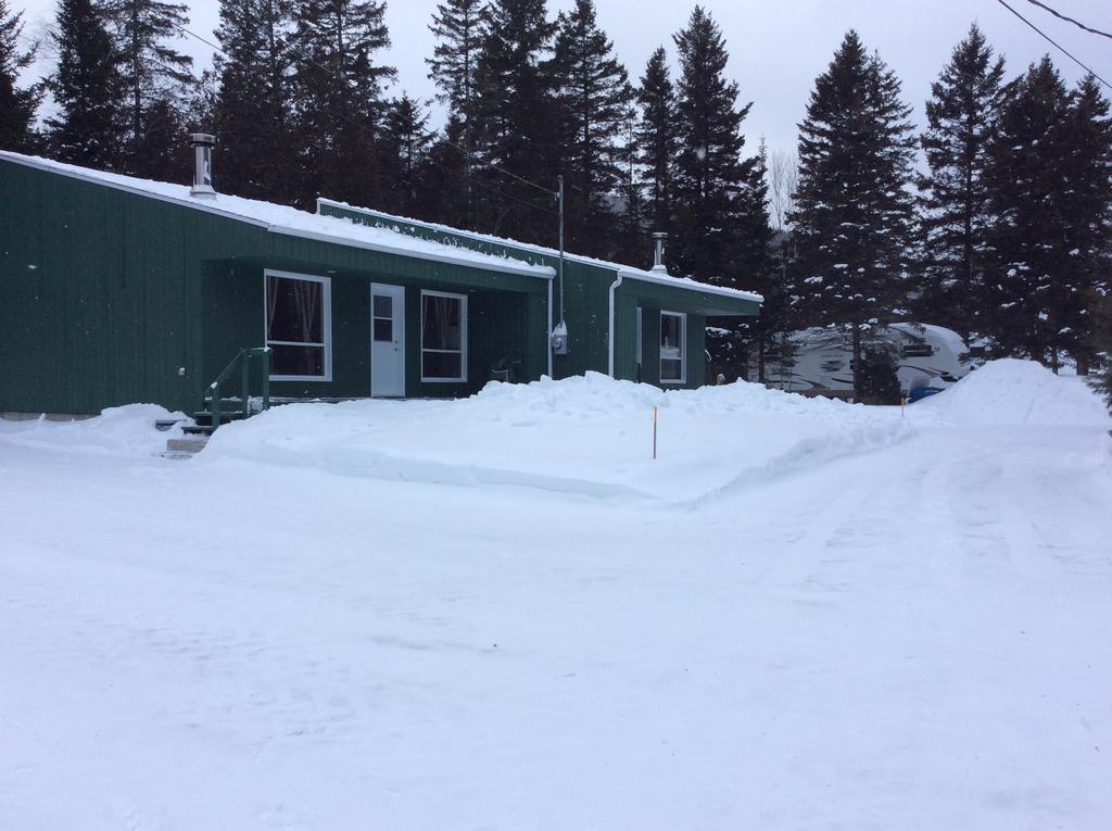 Camping Le 4 Chemins LʼAnse-Saint-Jean Eksteriør bilde
