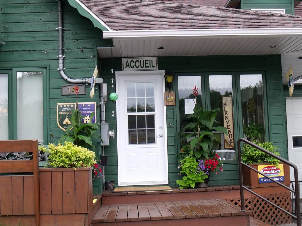 Camping Le 4 Chemins LʼAnse-Saint-Jean Rom bilde